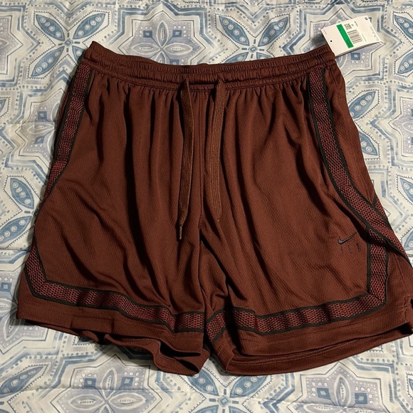 NWT Women’s Nike fly shorts - Picture 1 of 6